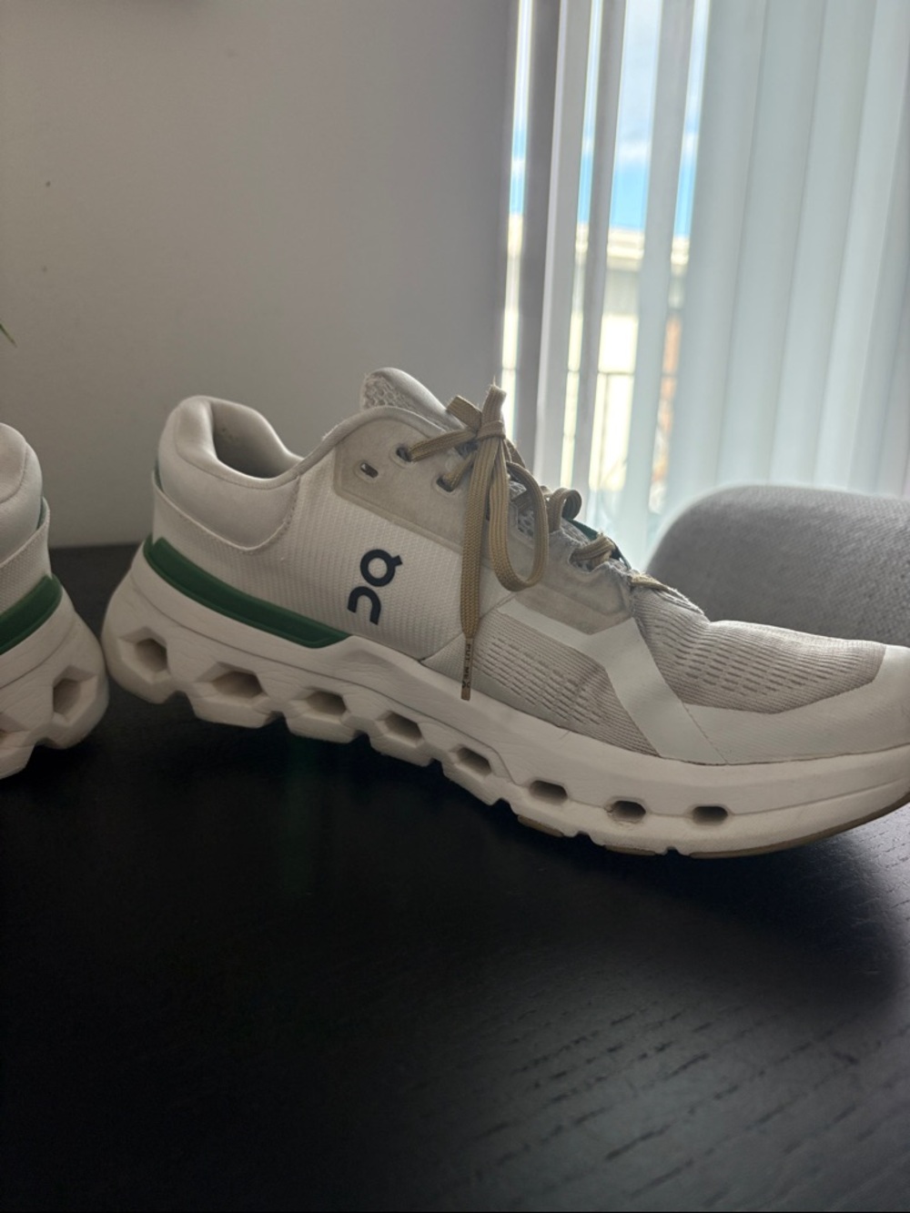 On Cloudrunner - Picture 3 of 5